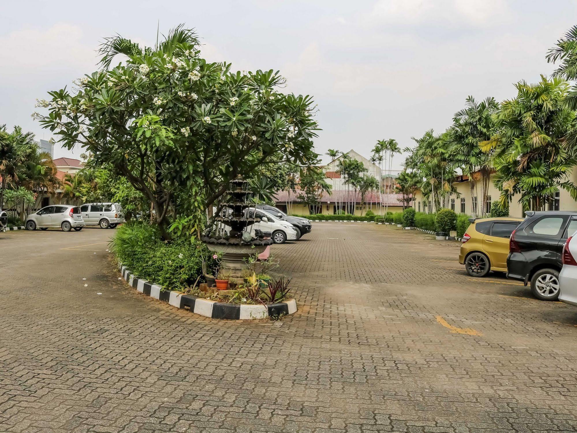 Puri Jaya Hotel *